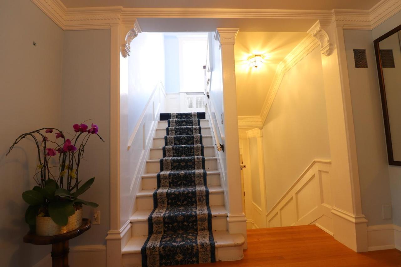 Lipton Place By Elegant Waterfront Esquimalt Екстер'єр фото