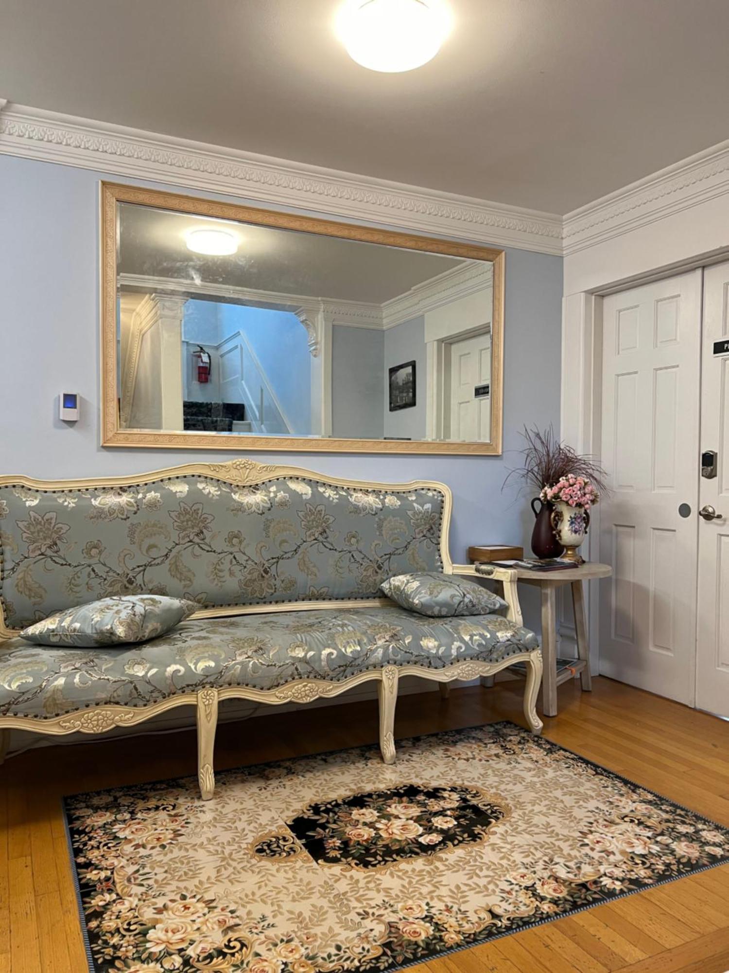 Lipton Place By Elegant Waterfront Esquimalt Екстер'єр фото